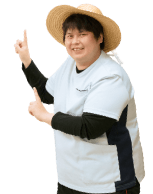 タイトルに指をさしているスタッフ